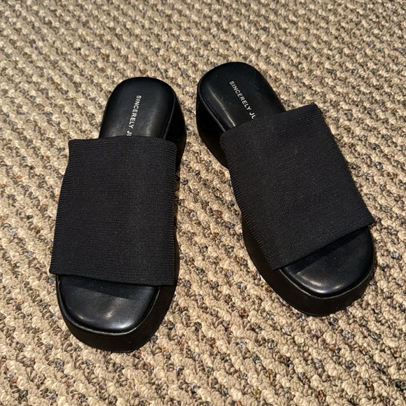 Black platform sandals - Picture 2 of 4
